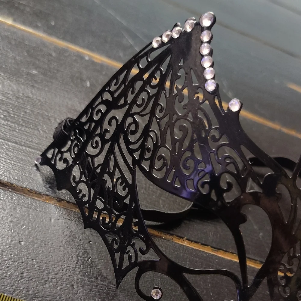 BATMAN METAL Elegant Black Filigree Mask with Rhinestones